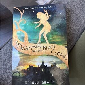 NEW Serafina and the black cloak book 1